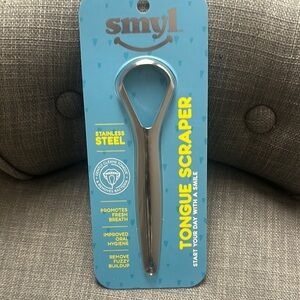 Stainless Steel Tongue Scraper - Silver